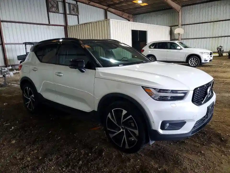 YV4162UM7K2107000 2019 VOLVO XC40-3