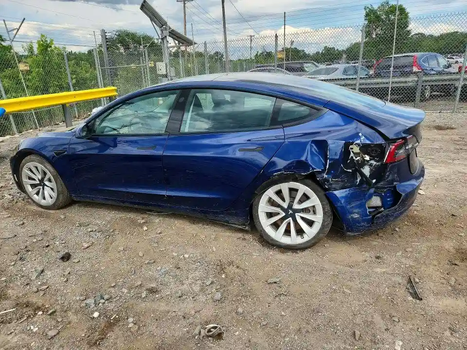 5YJ3E1EA7NF185940 2022 TESLA MODEL 3-1