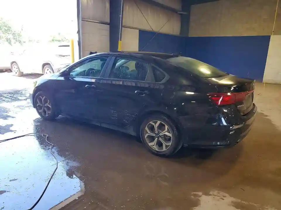 3KPF24AD8ME387973 2021 KIA FORTE LXS-1