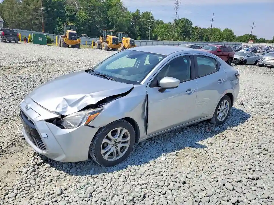 3MYDLBYV5JY325885 2018 TOYOTA YARIS-0
