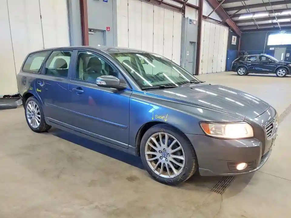 YV1382MW8A2532693 2010 VOLVO V50-3