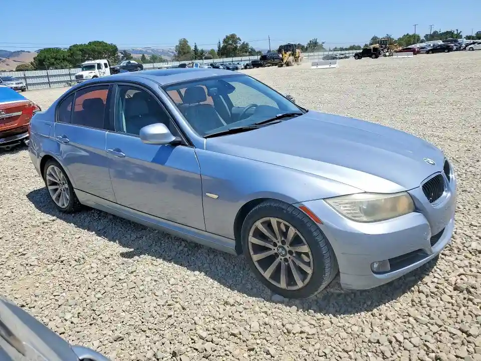 WBAPH5C56BA441945 2011 BMW 3 SERIES-3