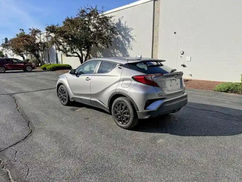 NMTKHMBXXKR067772 2019 TOYOTA C-HR-2