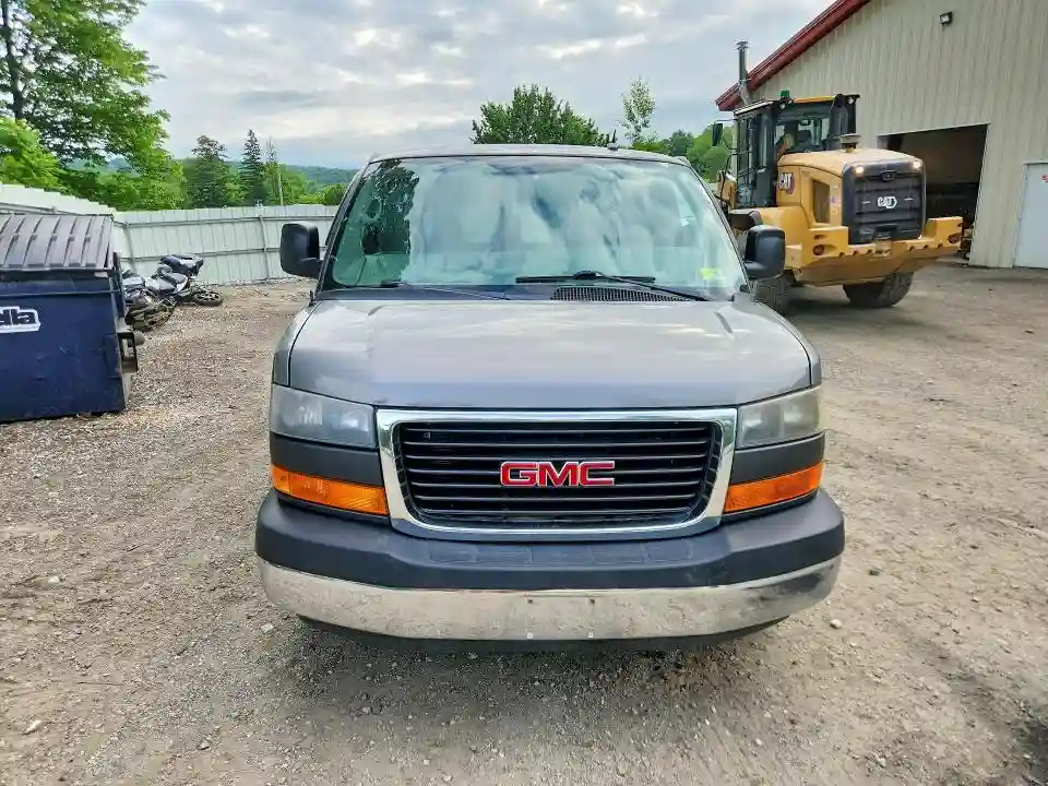1GKS8CF49C1118886 2012 GMC SAVANA-4