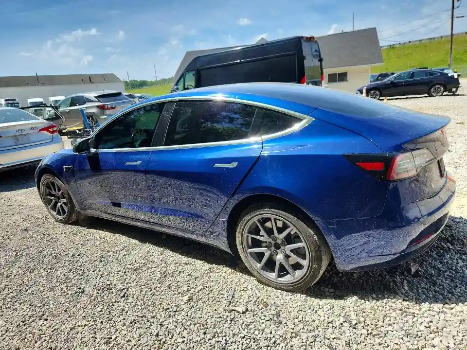5YJ3E1EB1KF359523 2019 TESLA MODEL 3-1