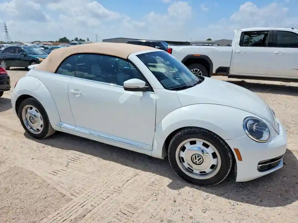 3VW5DAAT8JM502890 2018 VOLKSWAGEN BEETLE-3