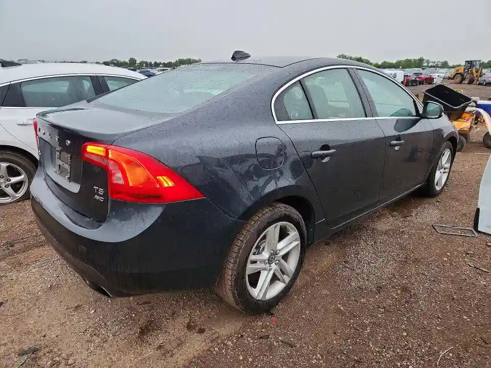 YV1612TK9F2356423 2015 VOLVO S60-2