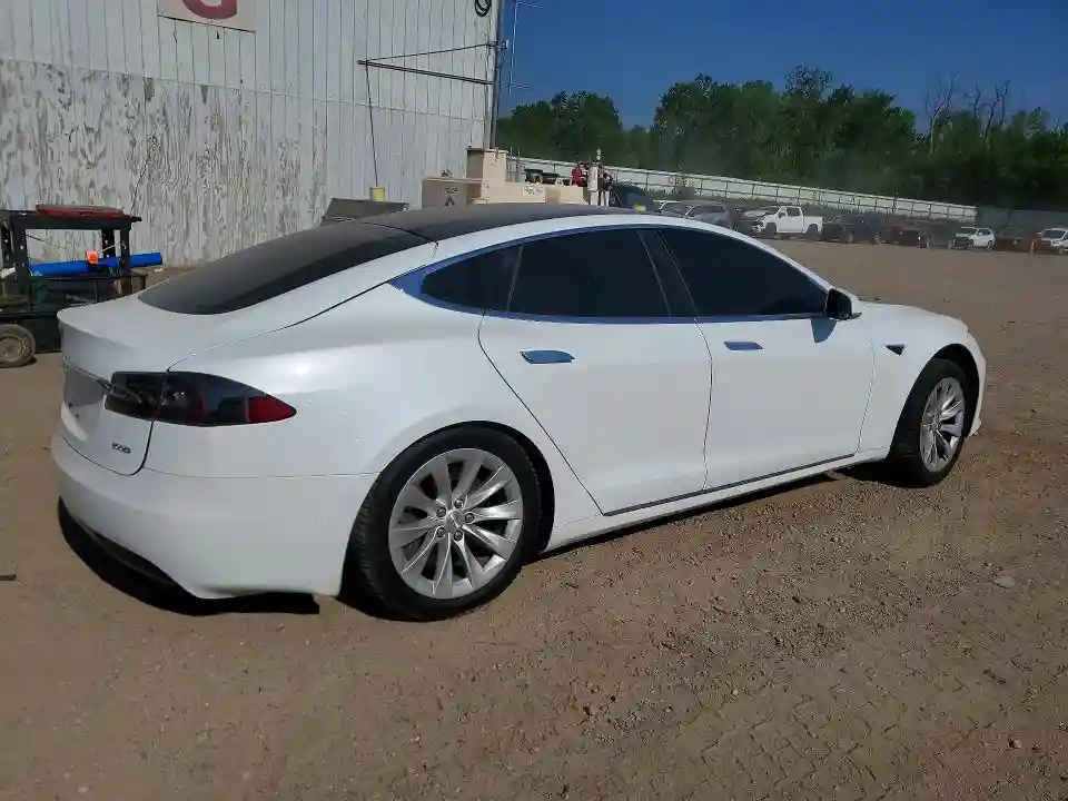 5YJSA1E20JF289714 2018 TESLA MODEL S-2