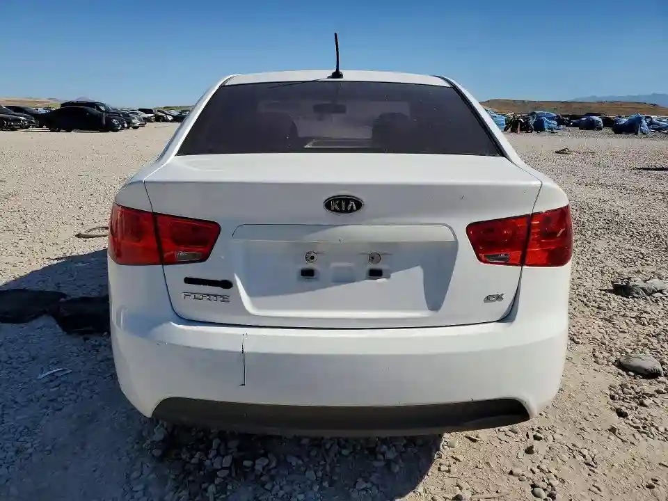 KNAFU4A28A5857531 2010 KIA FORTE-5