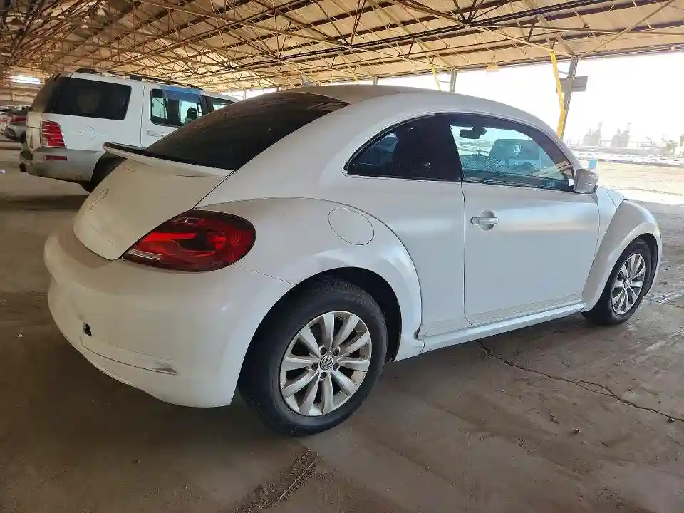 3VWF17AT6HM629745 2017 VOLKSWAGEN BEETLE-2