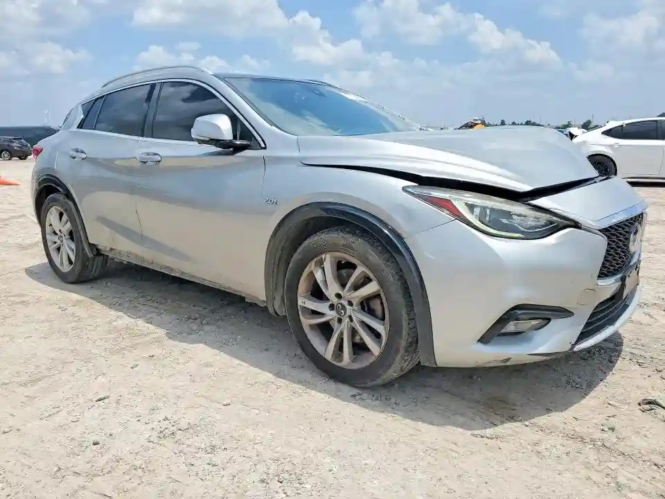 SJKCH5CP5HA027550 2017 INFINITI QX30-3