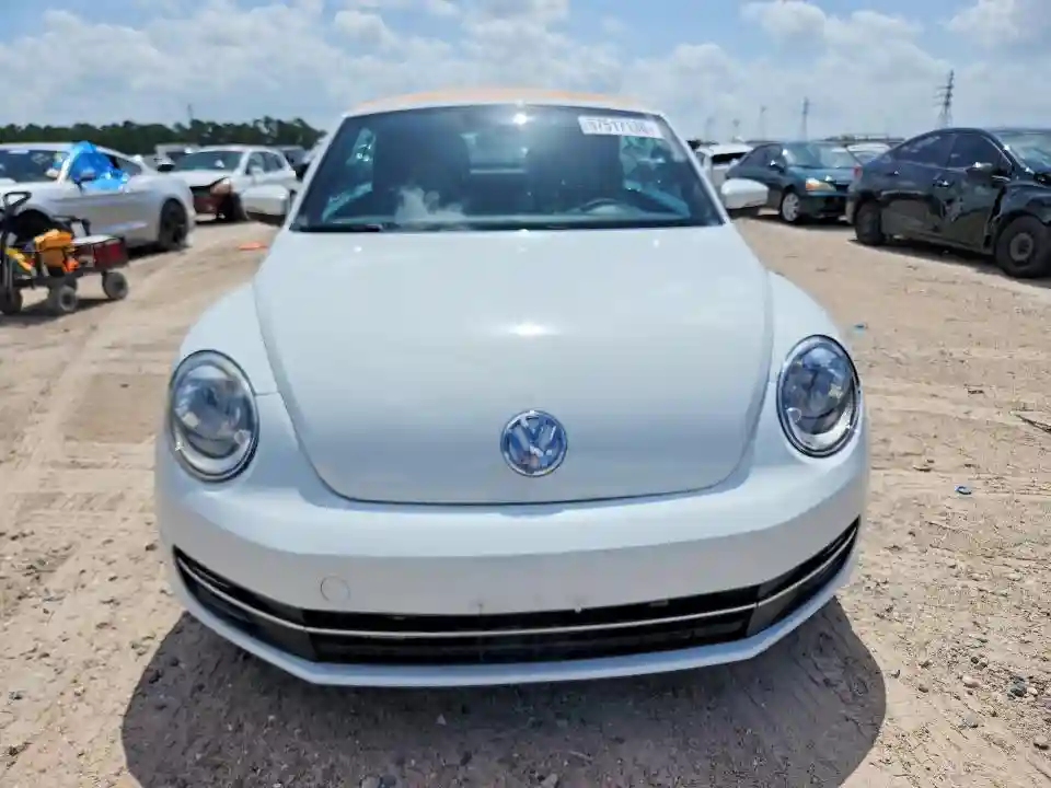 3VW5DAAT8JM502890 2018 VOLKSWAGEN BEETLE-4