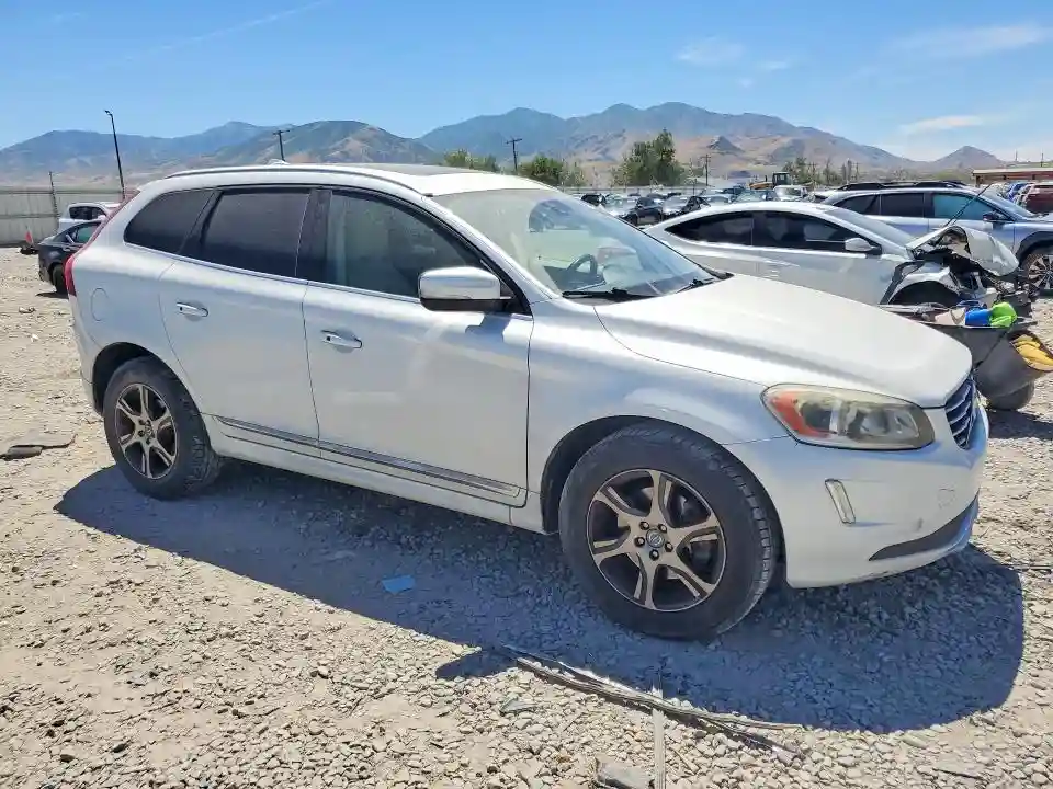 YV4902DZ3E2554461 2014 VOLVO XC60-3
