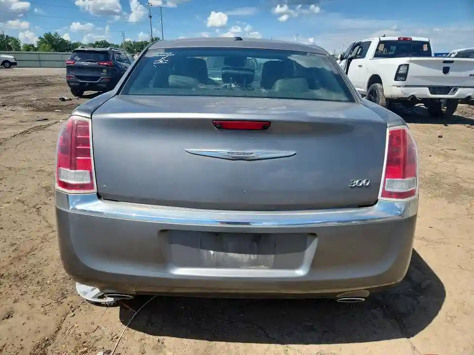 2C3CA5CG4BH582736 2011 CHRYSLER 300-5