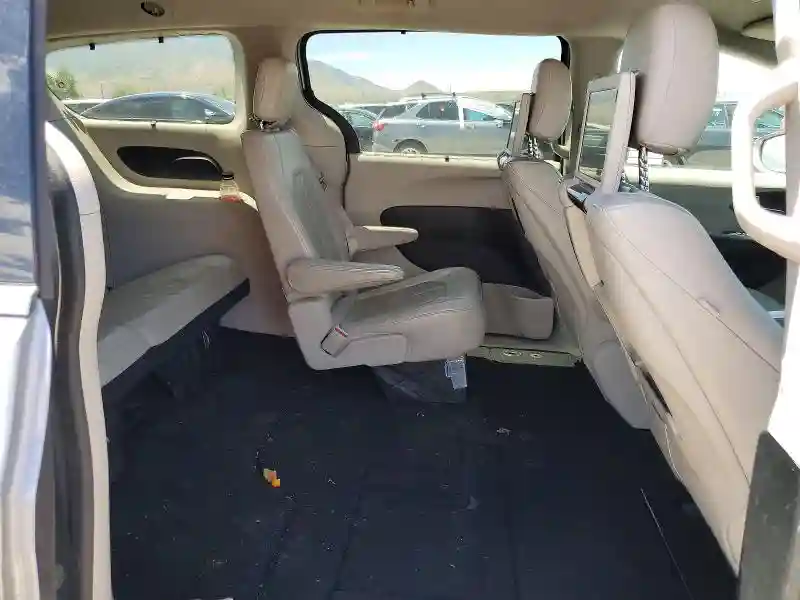 2C4RC1EG7JR330347 2018 CHRYSLER PACIFICA-5