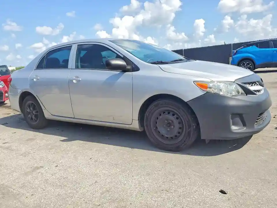 2T1BU4EE9DC965802 2013 TOYOTA COROLLA-3
