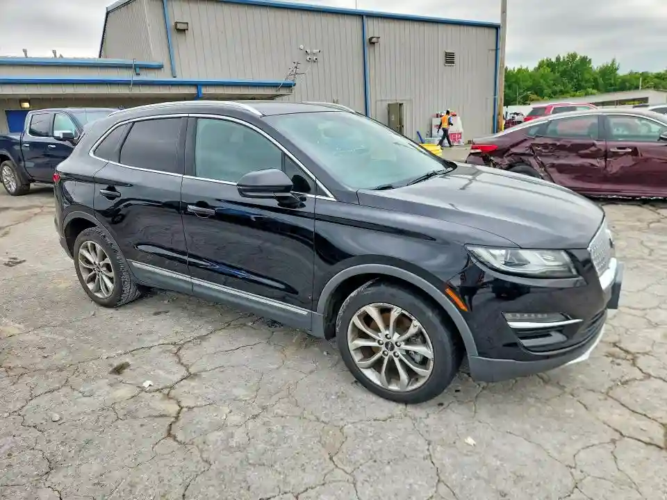 5LMCJ2C9XKUL08524 2019 LINCOLN MKC-3