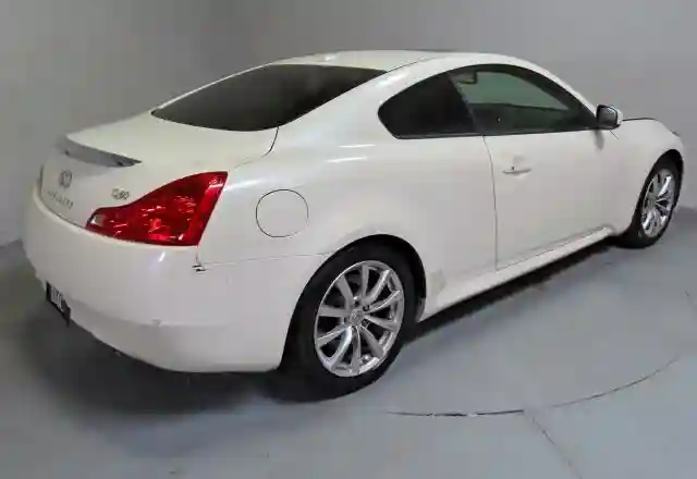 JN1CV6EK0FM870654 2015 INFINITI Q60-2
