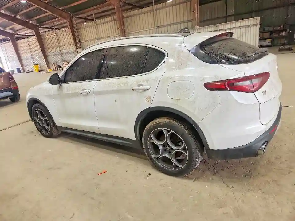 ZASFAKANXJ7B73781 2018 ALFA ROMEO STELVIO-1