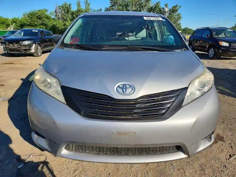 5TDZK3DC1FS659038 2015 TOYOTA SIENNA-4