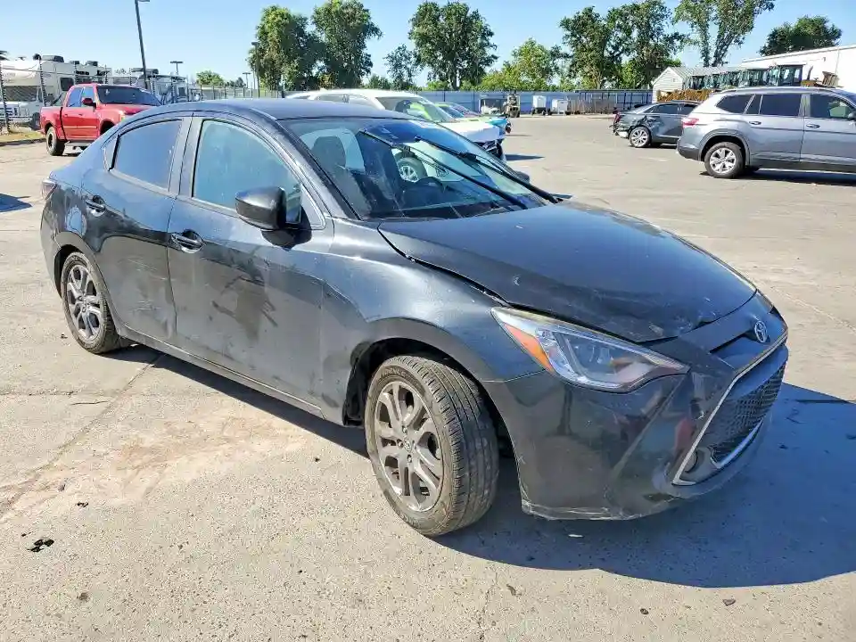 3MYDLBYV0KY519094 2019 TOYOTA YARIS-3