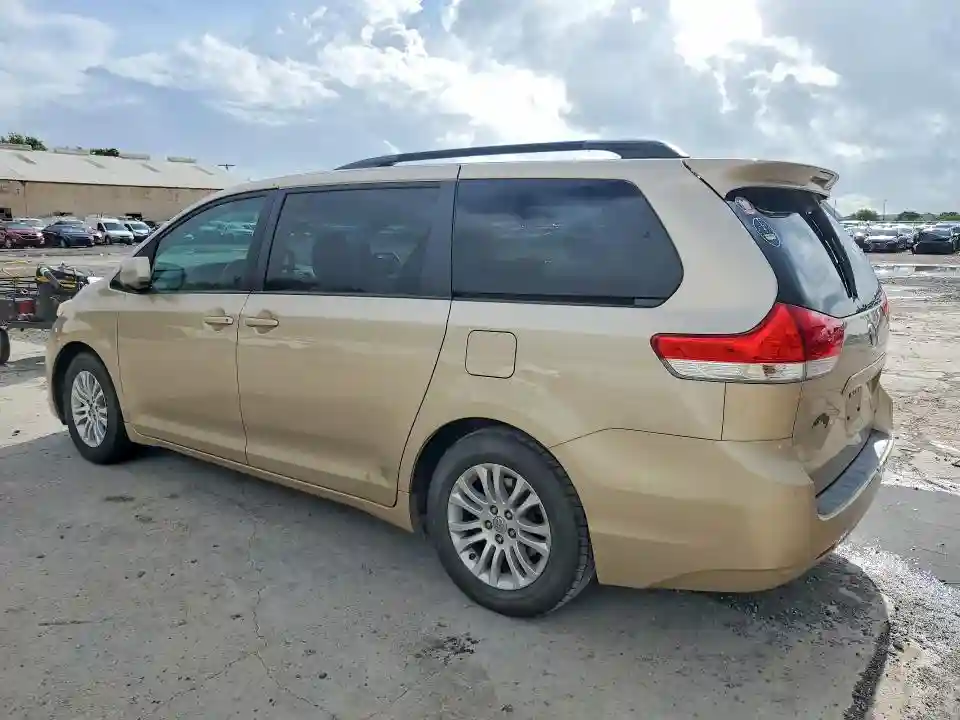 5TDYK3DC0DS310557 2013 TOYOTA SIENNA-1