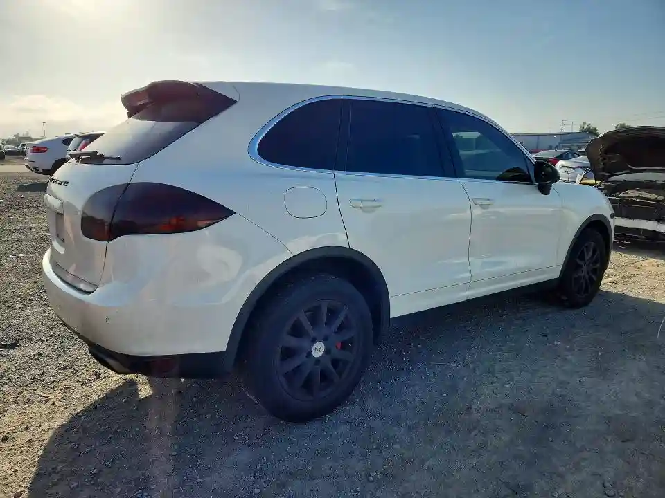 WP1AA2A20BLA04353 2011 PORSCHE CAYENNE-2