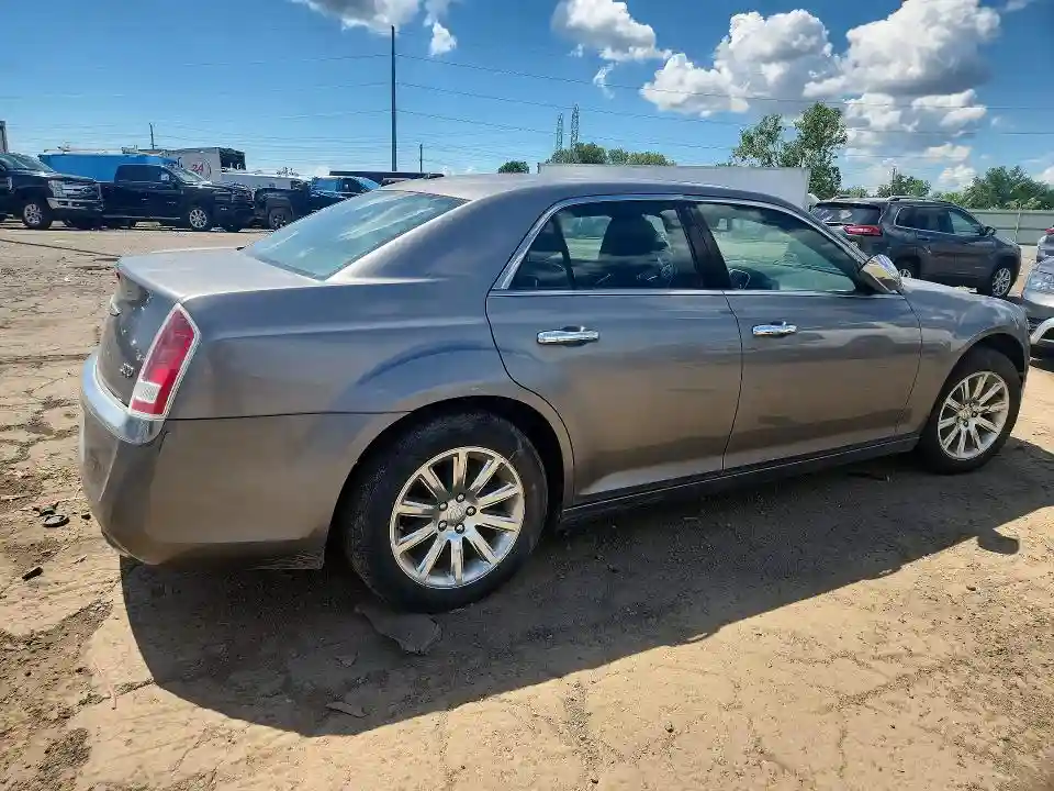 2C3CA5CG4BH582736 2011 CHRYSLER 300-2