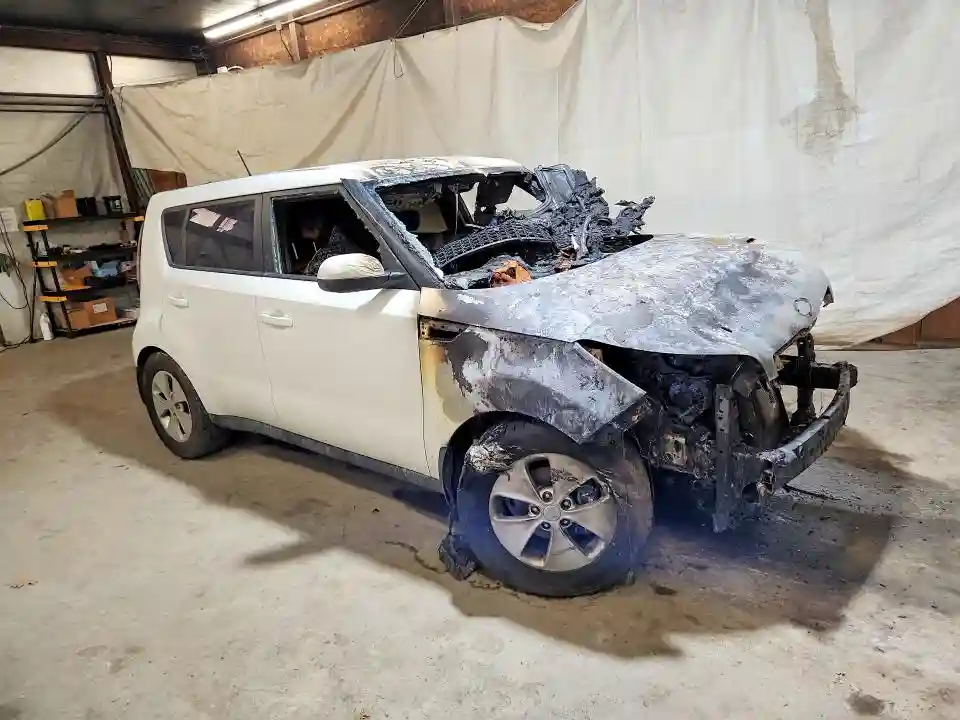 KNDJN2A27G7304963 2016 KIA SOUL BASE-3