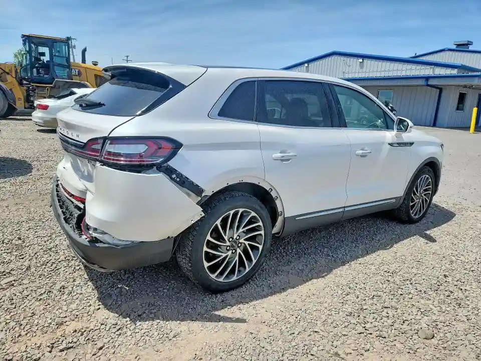 2LMPJ8LPXKBL56136 2019 LINCOLN NAUTILUS-2
