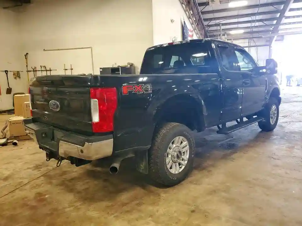 1FT7X2B6XJEB88425 2018 FORD F250-2
