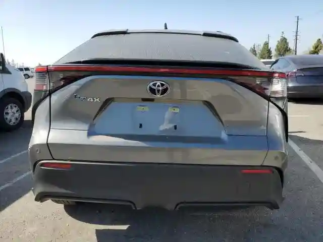 JTMAAAAA3PA015885 2023 TOYOTA BZ4X XLE-5