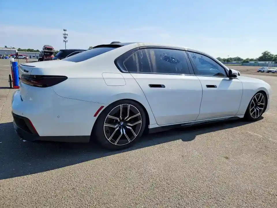 WBA33EJ08RCS63961 2024 BMW 7 SERIES-2