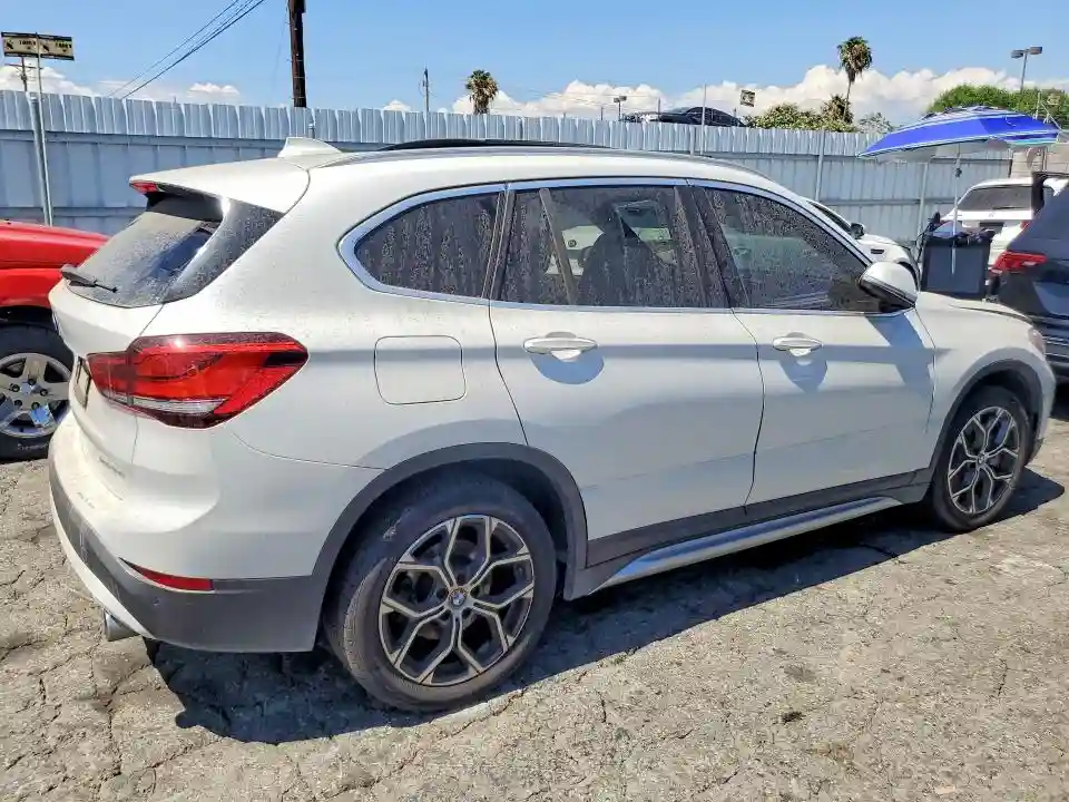WBXJG7C0XM5T01360 2021 BMW X1-2