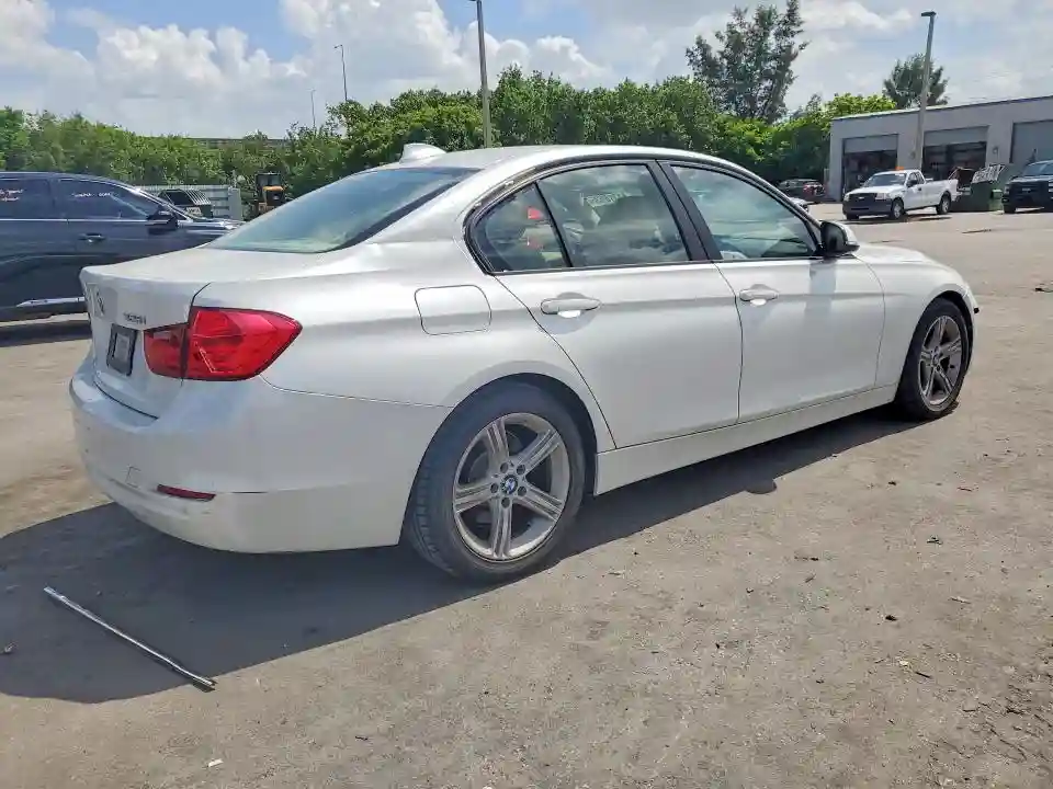 WBA3C1C50DF442701 2013 BMW 3 SERIES-2