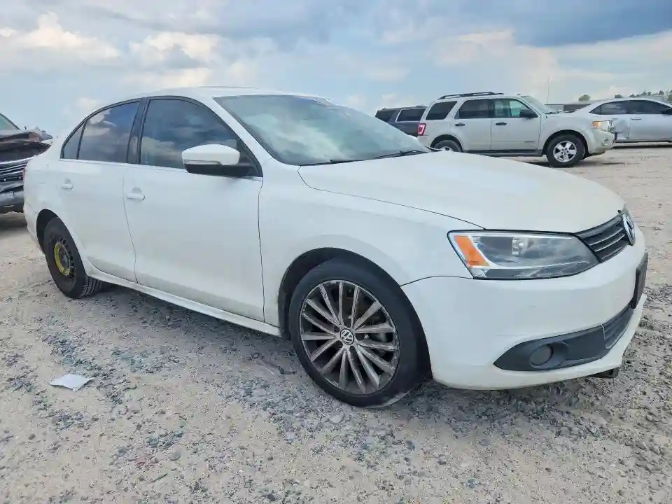 3VWL07AJ1EM212999 2014 VOLKSWAGEN JETTA-3