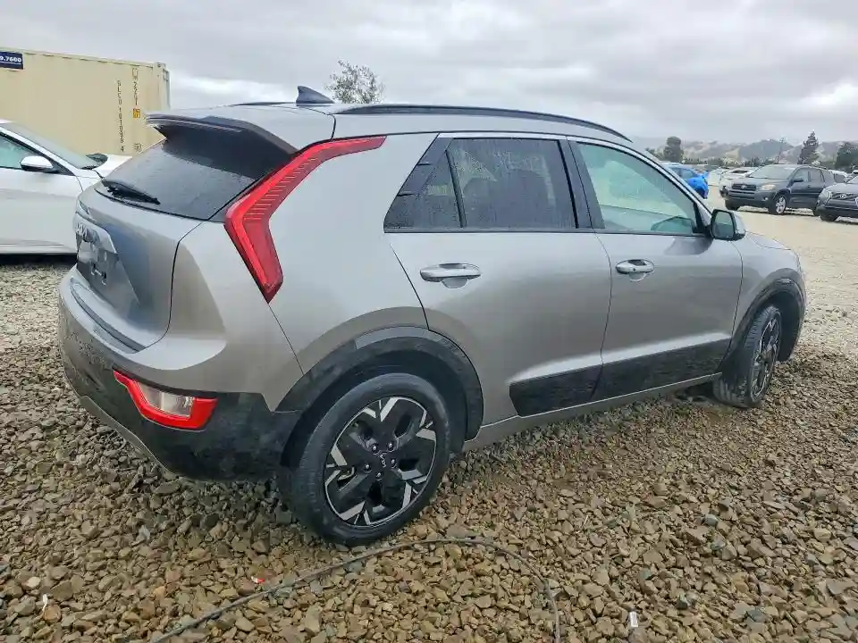 KNDCR3L1XP5045940 2023 KIA NIRO-2