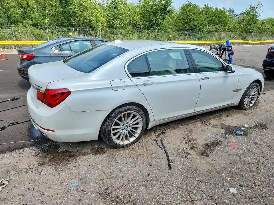 WBAYF8C54DDE59036 2013 BMW 7 SERIES-2