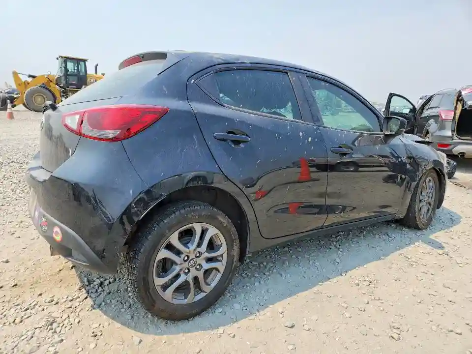3MYDLBJV7LY706912 2020 TOYOTA YARIS-2
