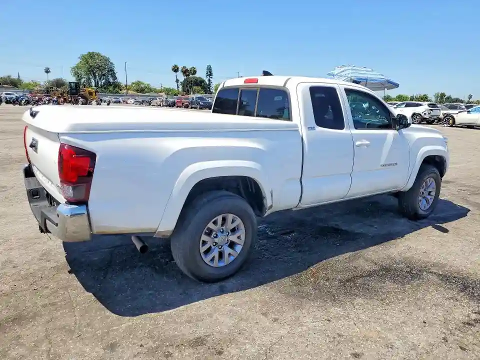 5TFSZ5AN8JX123088 2018 TOYOTA TACOMA-2