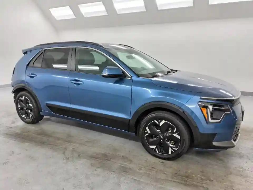 KNDCR3L10P5021338 2023 KIA NIRO-3