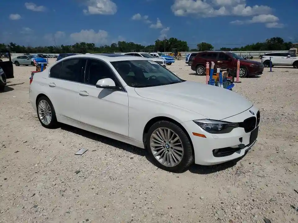 WBA3B5C58DF593943 2013 BMW 3 SERIES-3