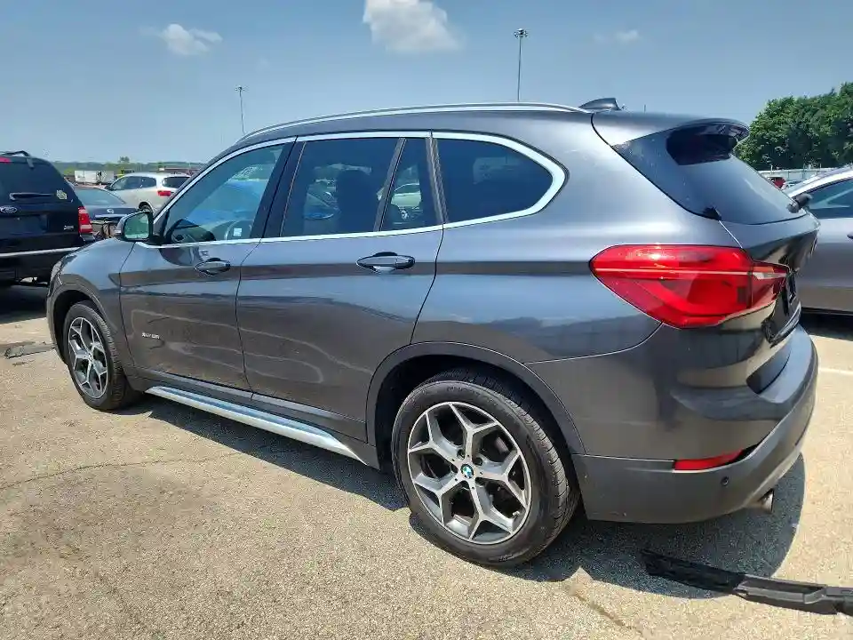 WBXHT3C30J5K25396 2018 BMW X1-1