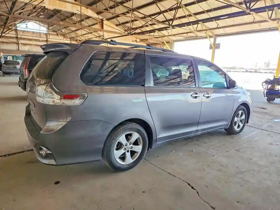 5TDXK3DC0DS331775 2013 TOYOTA SIENNA-2