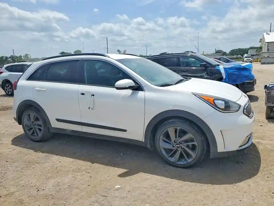 KNDCC3LC2H5092237 2017 KIA NIRO-3