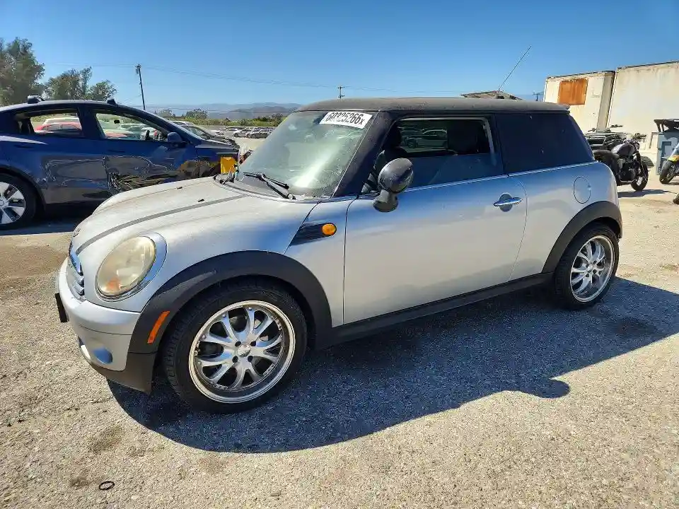 WMWMF3C50ATZ64264 2010 MINI COOPER-0