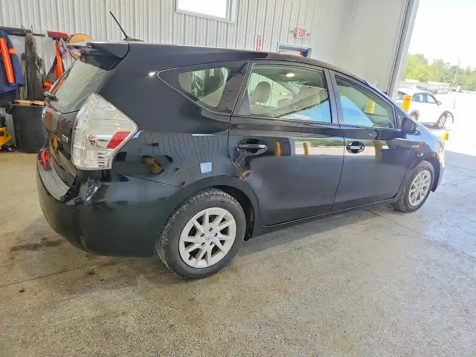 JTDZN3EU1D3203005 2013 TOYOTA PRIUS V TH-2