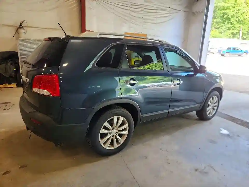 5XYKT4A26BG119885 2011 KIA SORENTO-2