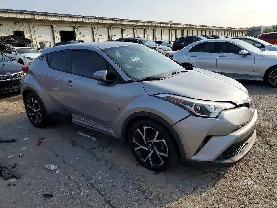 NMTKHMBX9JR056647 2018 TOYOTA C-HR-3