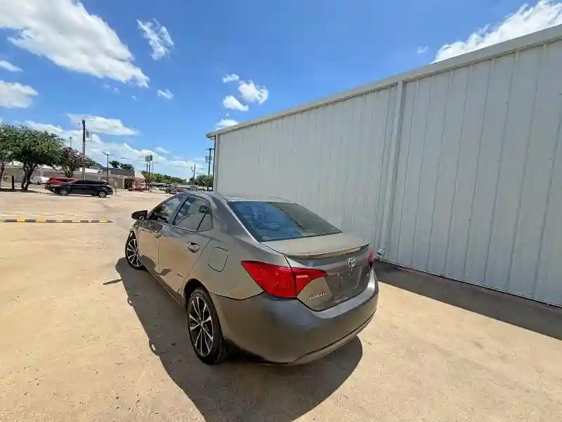 5YFBURHE0HP631432 2017 TOYOTA COROLLA-2